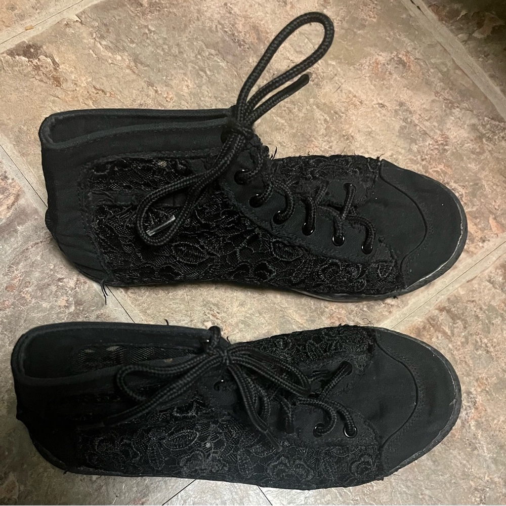 Call It Spring Women’s Lace Lacey Black Hightops Gym Shoes Size 7